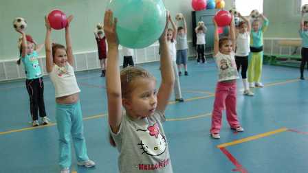 10 физических упражнений для активного отдыха детей