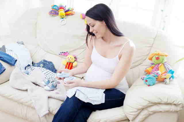 Выбор одежды для беременных и новорожденных