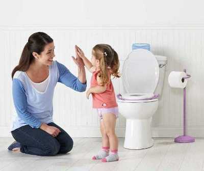 Как обучить ребенка самостоятельному использованию туалета?