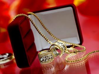 Золотая цепочка - пожалуй лучший подарок для жены на Новый Год!