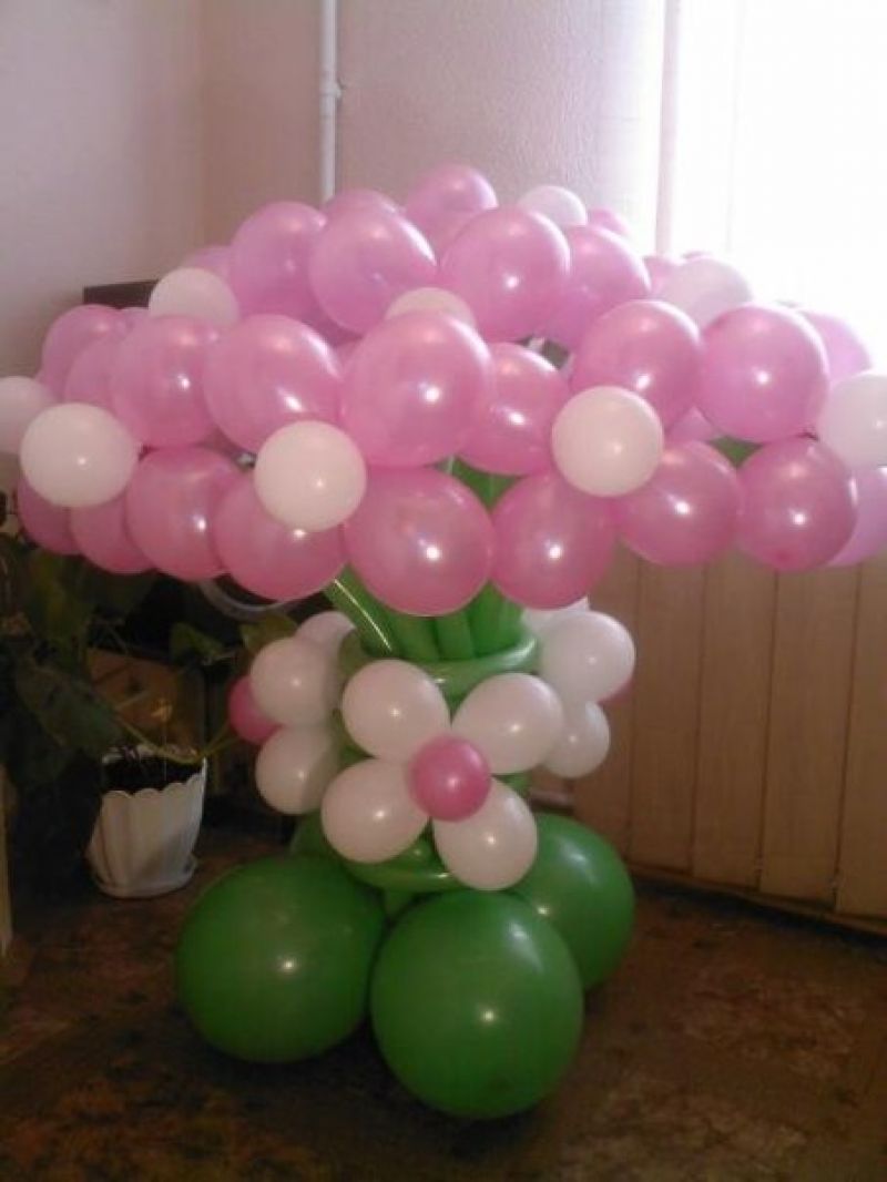 Цветы из воздушных шаров как элемент декора