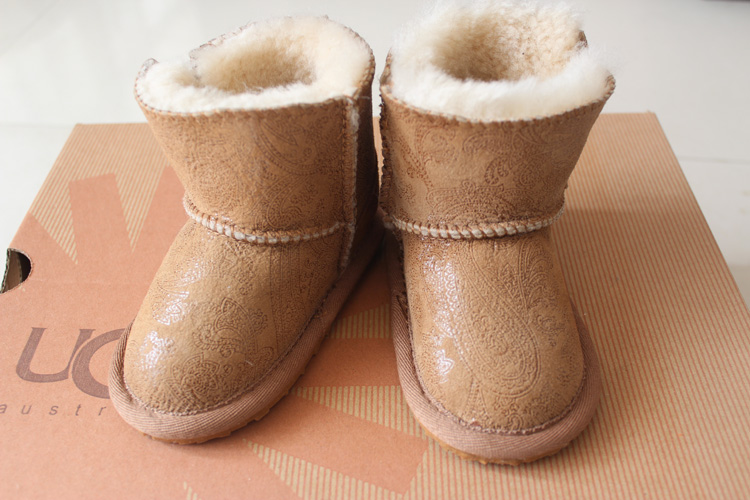 Детские угги на овчине: лучшая обувь на зиму