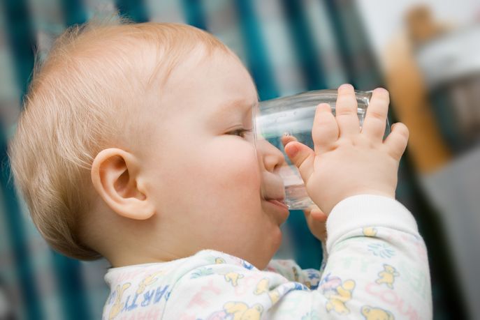 Сколько жидкости нужно пить детям разных возрастных категорий