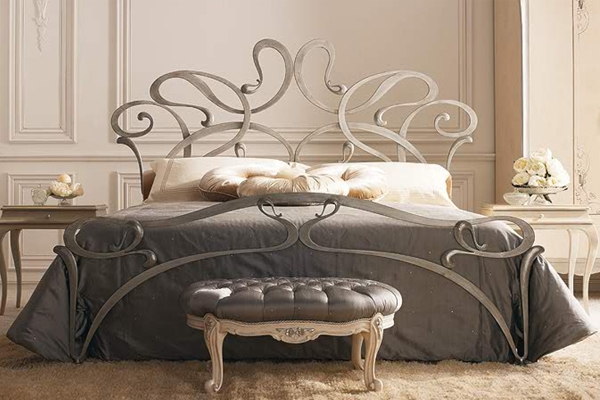 Удобная качественная кровать - важная деталь спальни