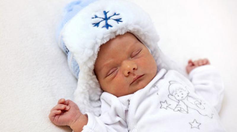 Как одежда нужна малышам, родившимся зимой?