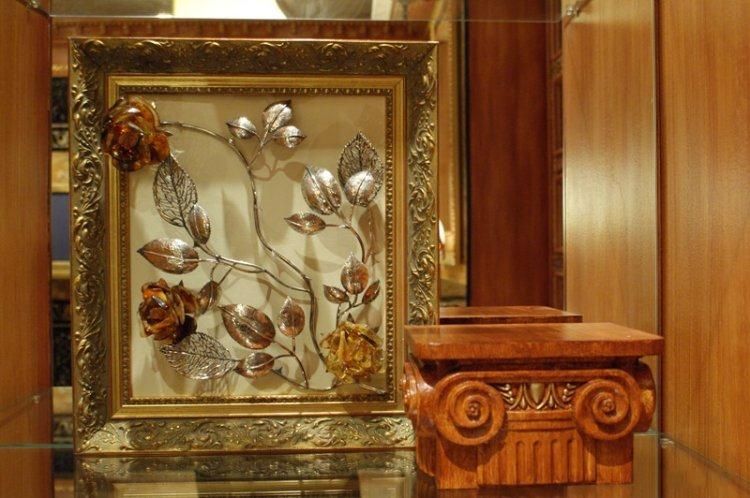 Картины из янтаря в интерьере Вашего дома:их особенности