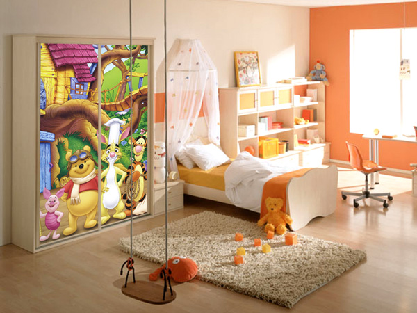 Роспись стен и картины в детской комнате
