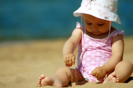 Как выбирать одежду малышу для пляжа