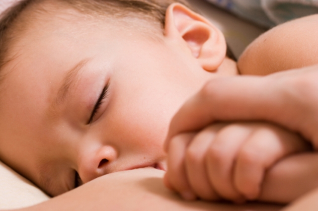 Отлучение ребенка от грудного молока. Как правильно уменьшить лактацию