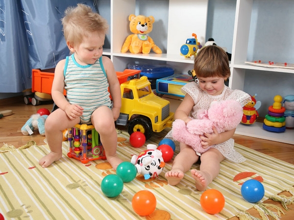 Детские игрушки, как незаменимые помощники при воспитании ребенка