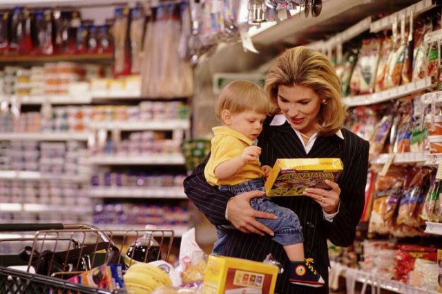 Поход в магазин с ребенком – польза или вред